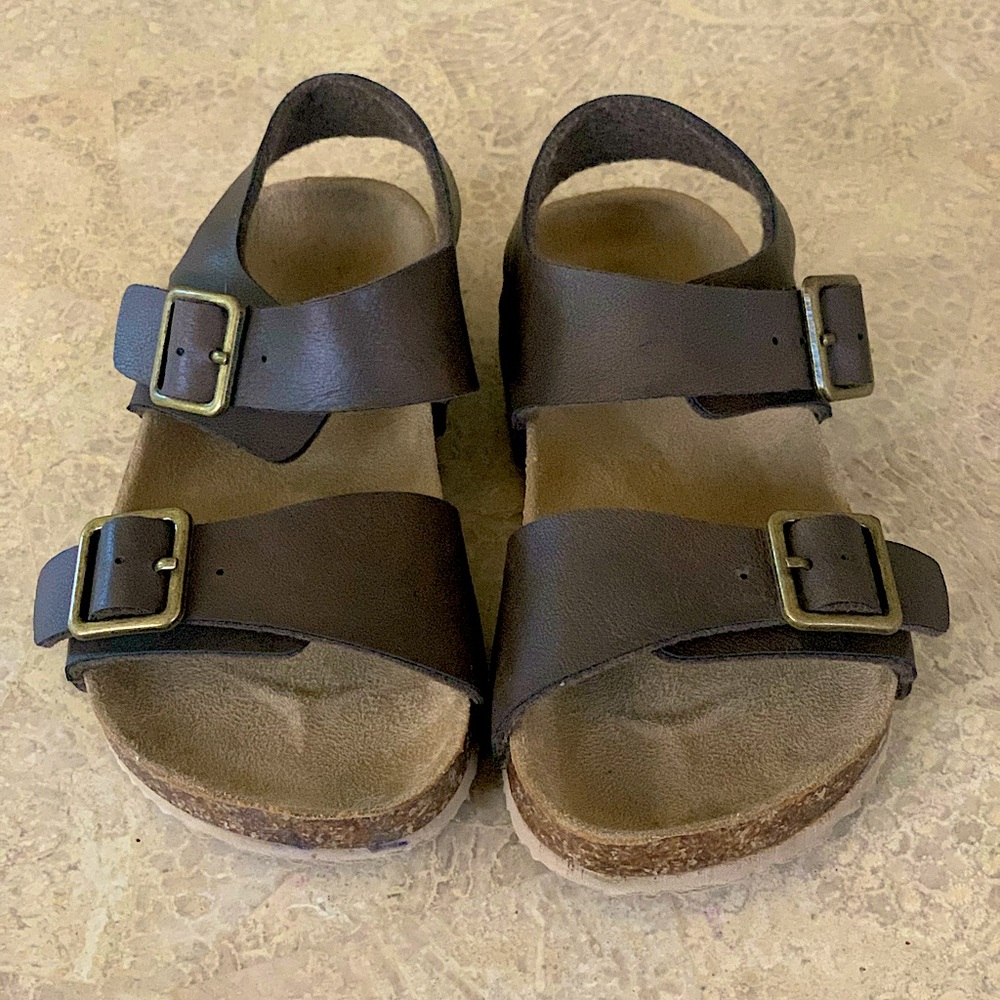 Child’s Sandals. Size 10. EUC
